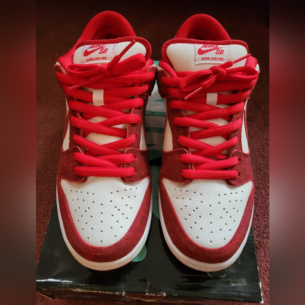 Nike SB Dunk Low "Valentines Day"